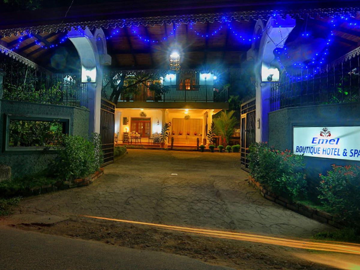 Hotel Emel Boutique à Negombo Extérieur photo